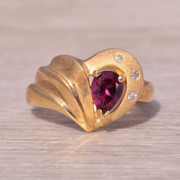 Tourmaline and Natural Diamond Ring in Yellow Gold